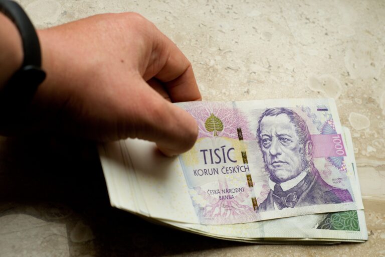 Penize koruna splatka