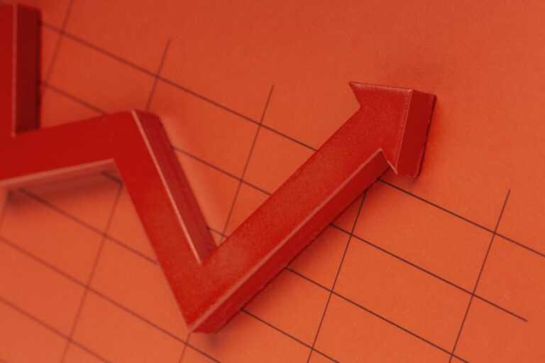 Flat statistics presentation with arrows