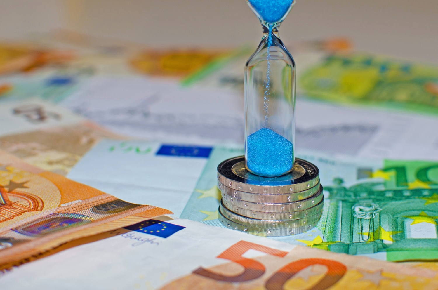 hourglass-background-euro-banknotes-concepts-investment-retirement-money-money-move