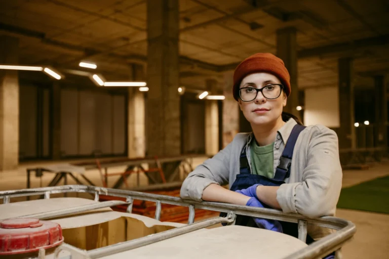 Medium shot woman wearing hat gloves