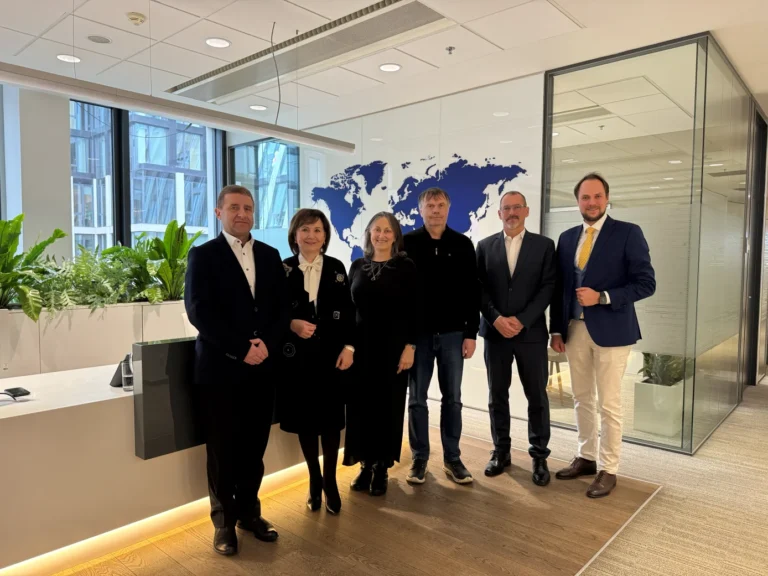 FINVOX QUatro finance podpis