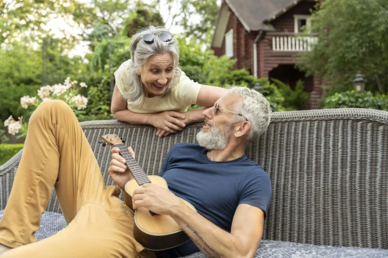Medium shot smiley senior couple with music