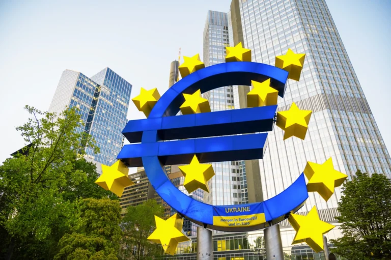 Euroskulptur frankfurt downtown germany